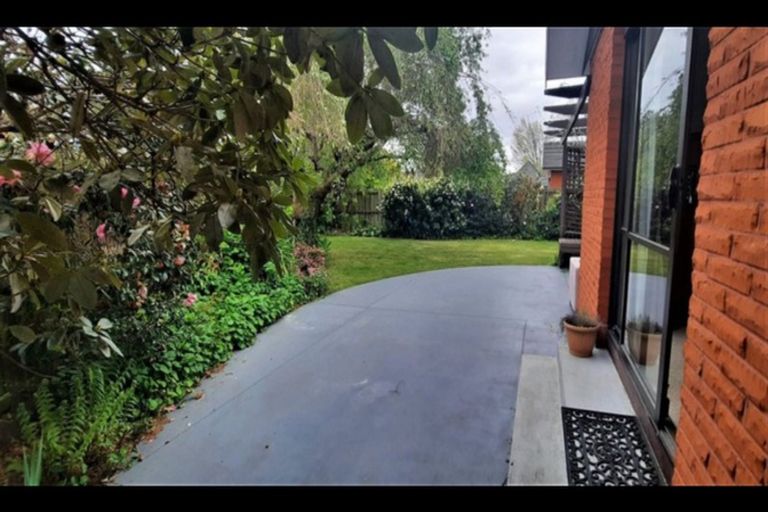 Photo of property in 1/16b Montclare Avenue, Ilam, Christchurch, 8041