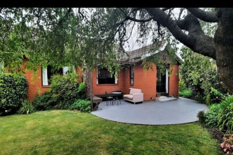 Photo of property in 1/16b Montclare Avenue, Ilam, Christchurch, 8041