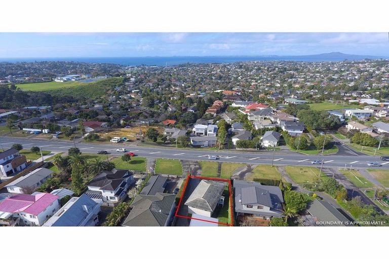 Photo of property in 832 East Coast Road, Oteha, Auckland, 0630
