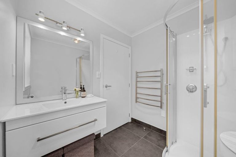 Photo of property in 15 Malbec Place, Huapai, Kumeu, 0810