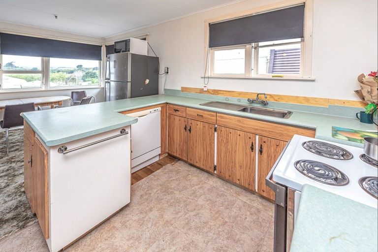 Photo of property in 27 Kowhai Street, Castlecliff, Whanganui, 4501