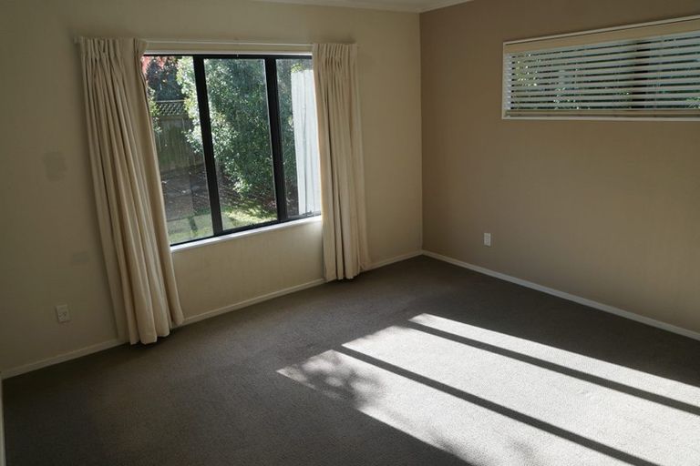 Photo of property in 2/28 De Quincey Terrace, Highland Park, Auckland, 2010