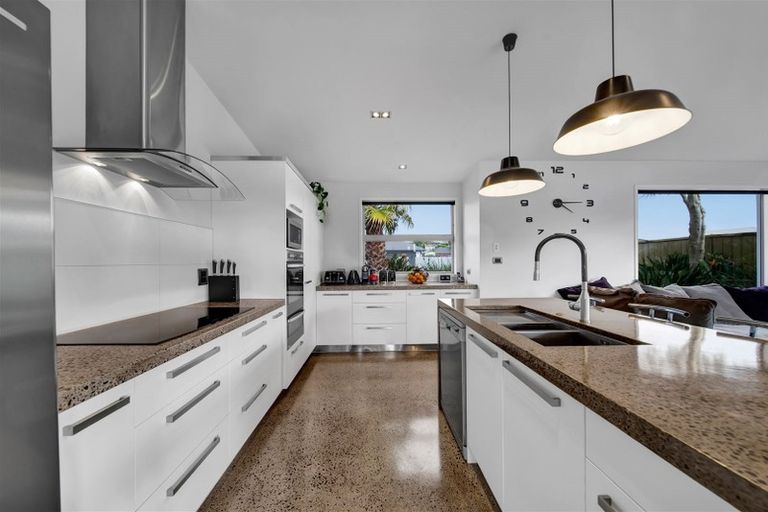 Photo of property in 15 Marlin Terrace, Bell Block, New Plymouth, 4312