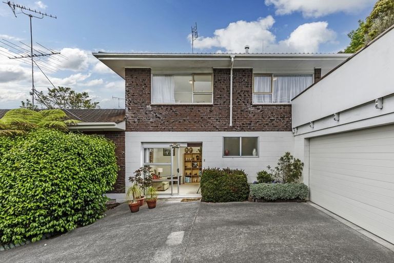 Photo of property in 2/4 Celina Place, Browns Bay, Auckland, 0630