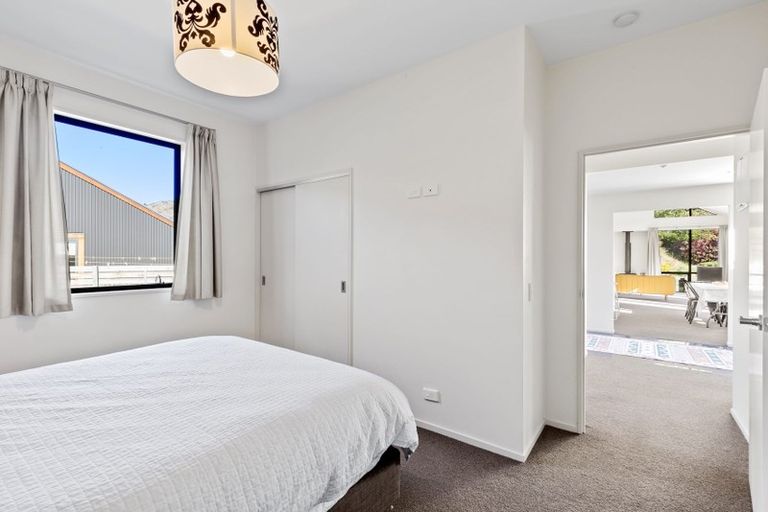 Photo of property in 16 Harrys Close, Arthurs Point, Queenstown, 9371