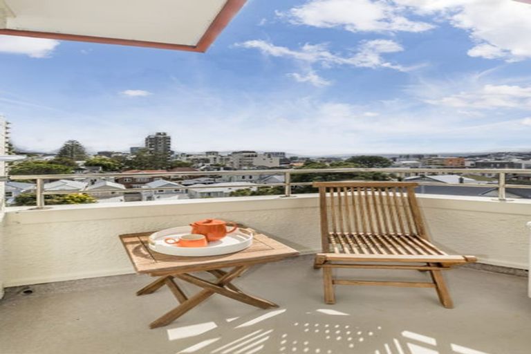 Photo of property in Winslow Apartments, 12/2 Ohiro Road, Aro Valley, Wellington, 6021