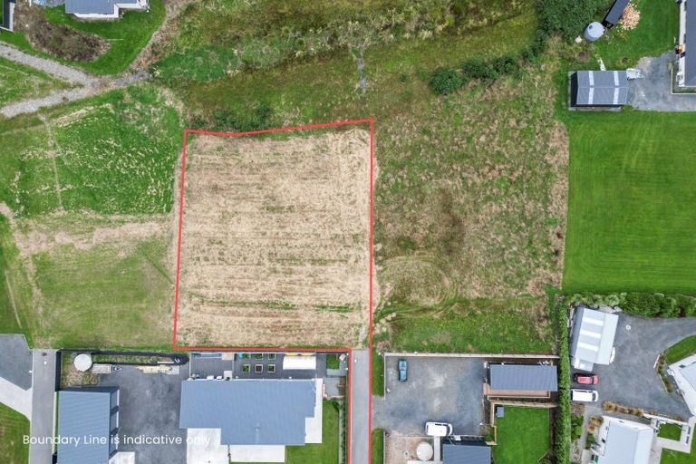 Photo of property in 28 Glenda Place, Seaward Bush, 9812