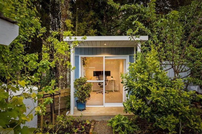 Photo of property in 705 Scenic Drive, Henderson Valley, Auckland, 0612