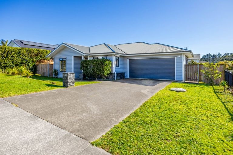 Photo of property in 6 Malbec Place, Huapai, Kumeu, 0810