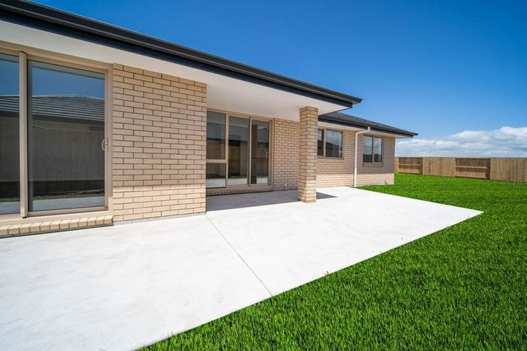 Photo of property in 91 Kaurinui Crescent, One Tree Point, 0118