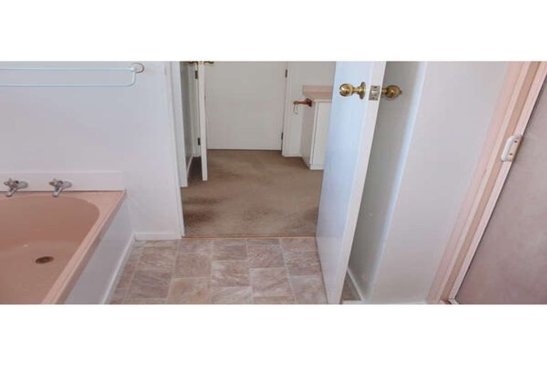 Photo of property in 37 Peppertree Glade, Kelvin Grove, Palmerston North, 4414