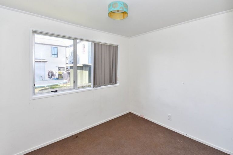 Photo of property in 31 Becker Drive, Weymouth, Auckland, 2103