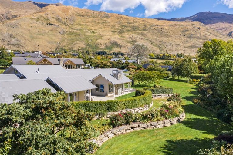 Photo of property in 9 Hollyhock Lane, Wanaka, 9305