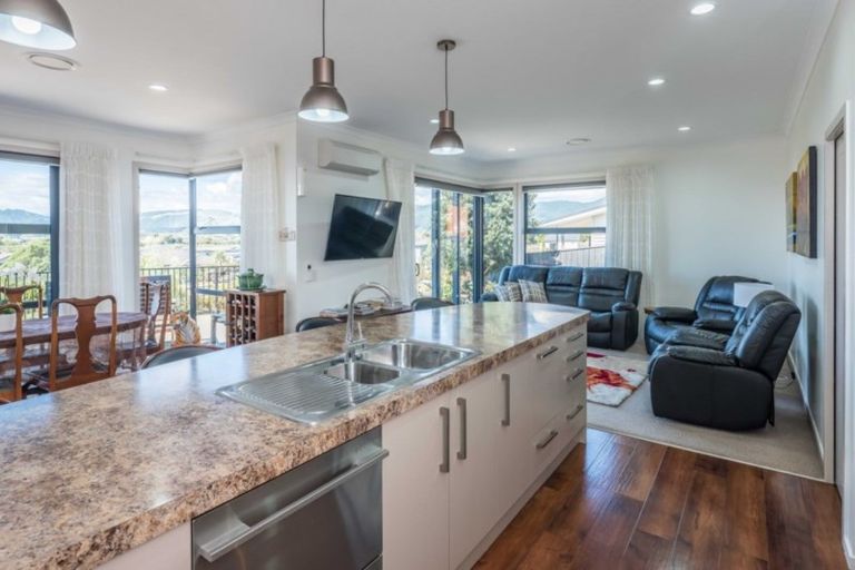 Photo of property in 10 Simpson Crescent, Raumati Beach, Paraparaumu, 5032