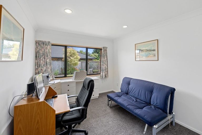 Photo of property in 30 Cranbrook Grove, Waikanae, 5036
