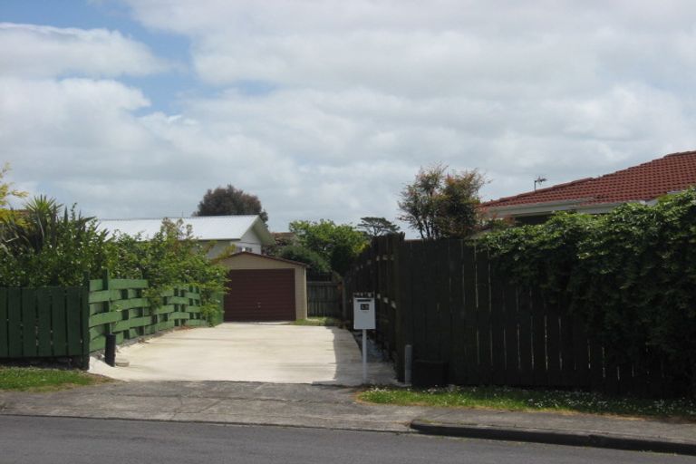 Photo of property in 15 Bundena Place, Clendon Park, Auckland, 2103