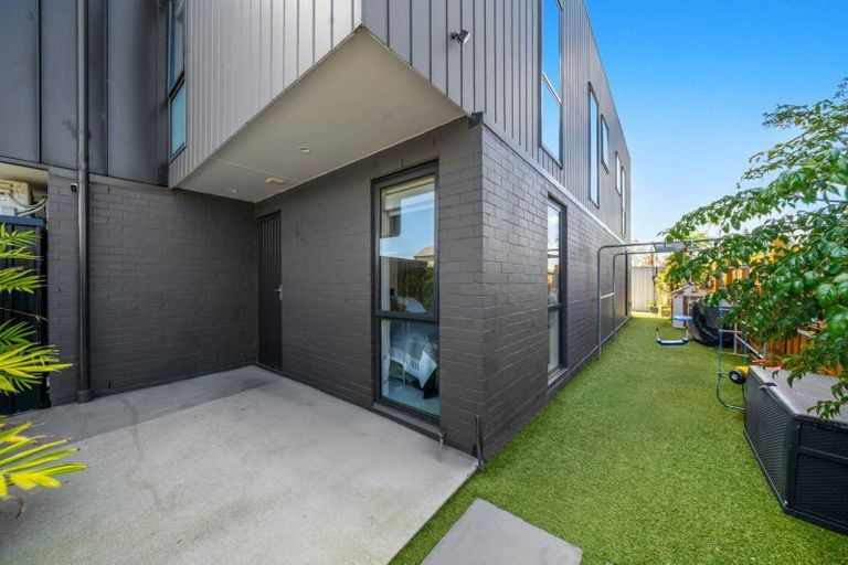 Photo of property in 640a Massey Road, Mangere, Auckland, 2022