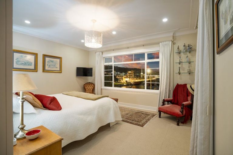 Photo of property in 90 Oriental Parade, Oriental Bay, Wellington, 6011