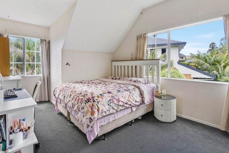 Photo of property in 13 Delisle Place, Windsor Park, Auckland, 0632