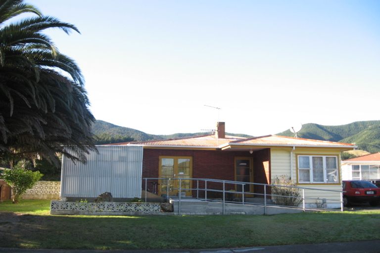 Photo of property in 11 Brazier Grove, Paraparaumu, 5032