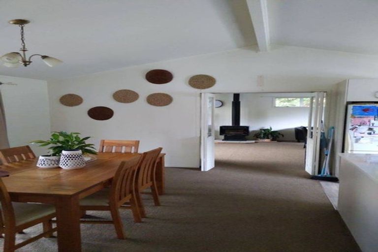 Photo of property in 293 Boord Crescent, Kumeu, 0891