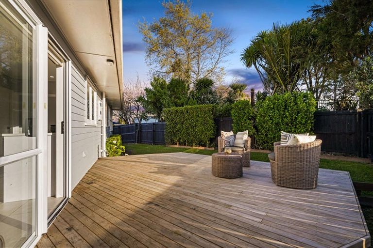 Photo of property in 1/86 Tirimoana Road, Te Atatu South, Auckland, 0602