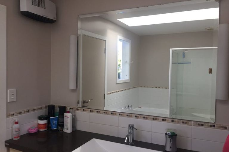 Photo of property in 1/39 Taupata Street, Redcliffs, Christchurch, 8081