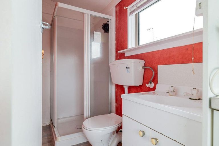 Photo of property in 10 Stoke Place, Awapuni, Palmerston North, 4412