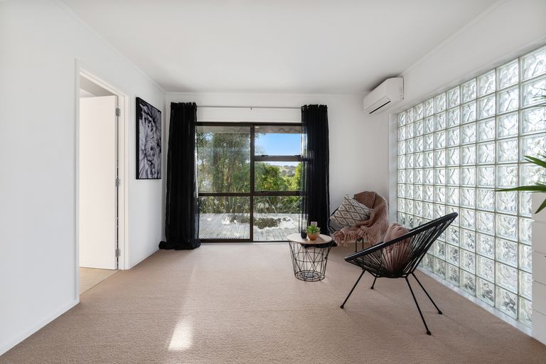 Photo of property in 54 The Avenue, Albany, Auckland, 0632