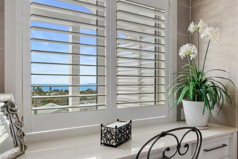 Photo of property in 25 Panorama Heights, Orewa, 0931