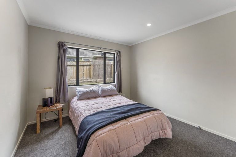 Photo of property in 29 James Nairn Grove, Riverstone Terraces, Upper Hutt, 5018