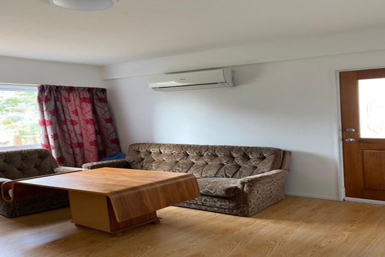 Photo of property in 16 Colin Wild Place, Glenfield, Auckland, 0629