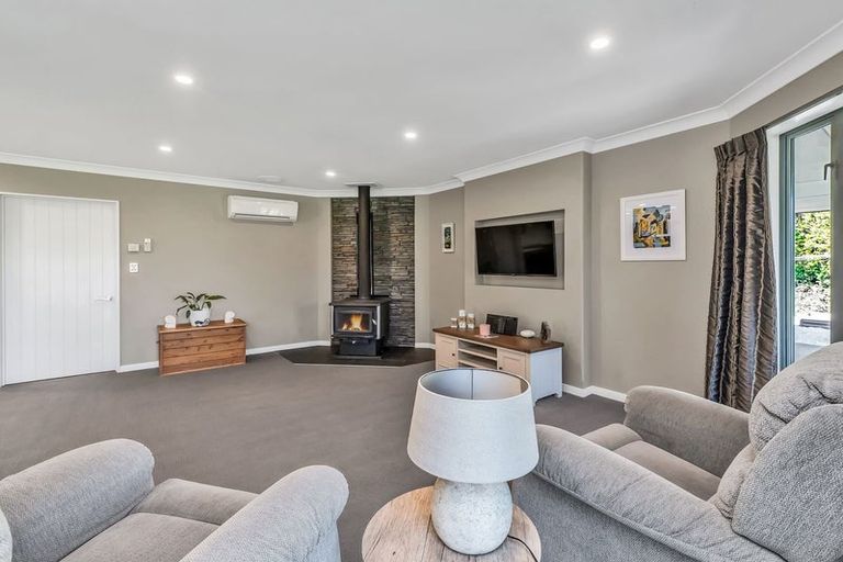 Photo of property in 4 Perrin Place, Darfield, 7510