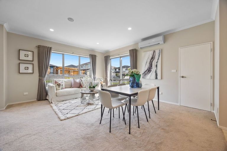 Photo of property in 1 Creggan Crescent, Flat Bush, Auckland, 2019
