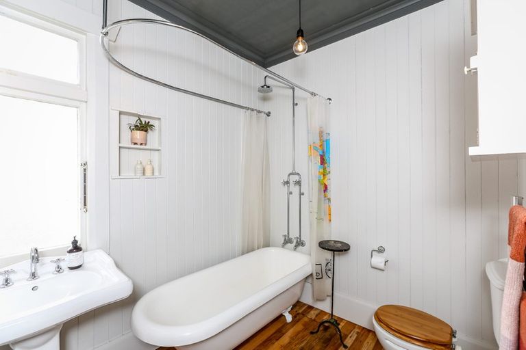 Photo of property in 22 Cutfield Road, New Plymouth, 4310