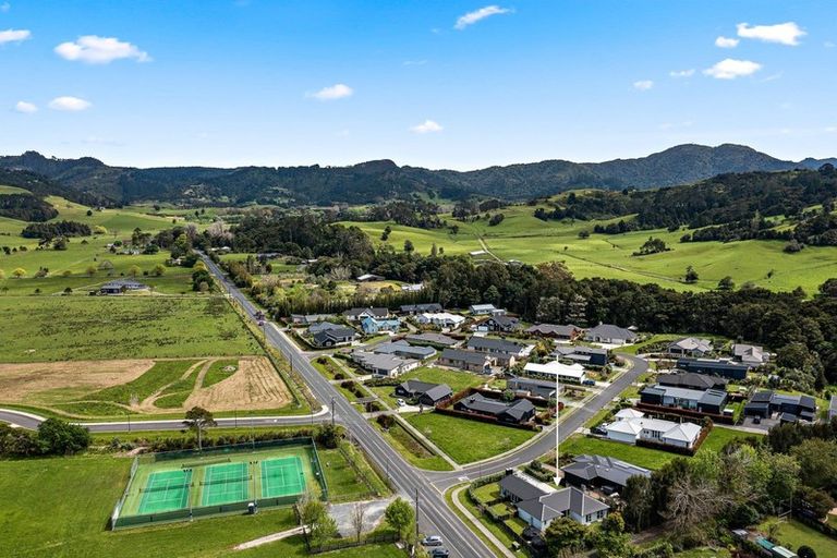 Photo of property in 2 Awanui Crescent, Matakana, 0985