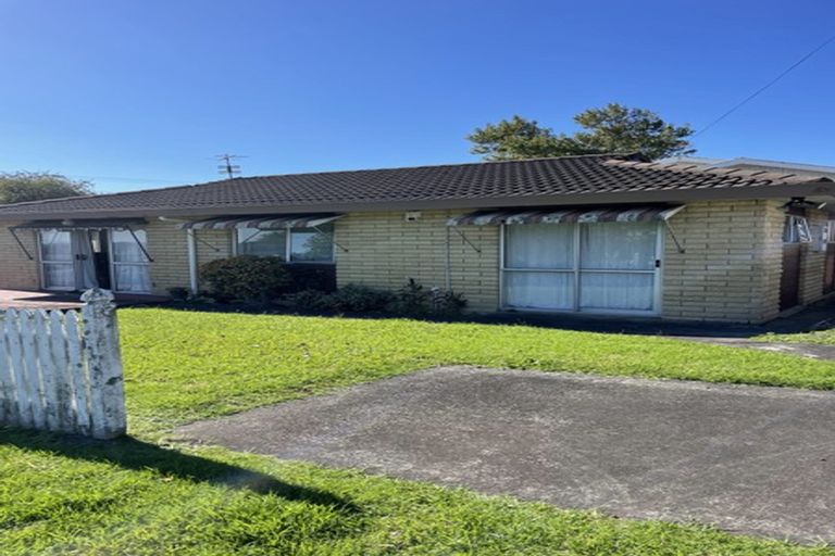 Photo of property in 83 Lynwood Road, New Lynn, Auckland, 0600