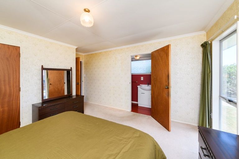Photo of property in 46 Hillcrest Drive, Kelvin Grove, Palmerston North, 4414