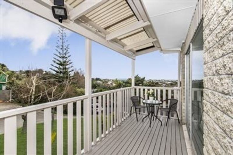 Photo of property in 1/7 Malters Place, Browns Bay, Auckland, 0630