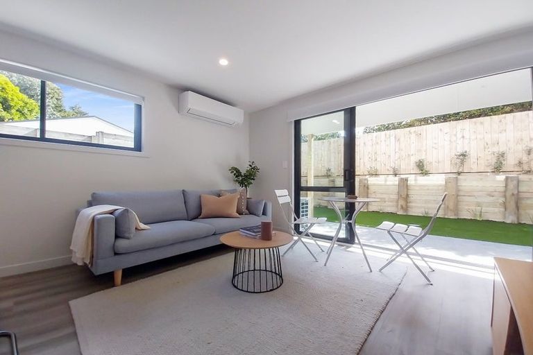 Photo of property in 1/63 Hillcrest Avenue, Hillcrest, Auckland, 0627