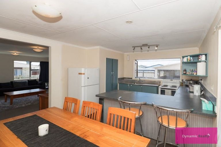 Photo of property in 11 Colonial Place, Kelvin Grove, Palmerston North, 4414