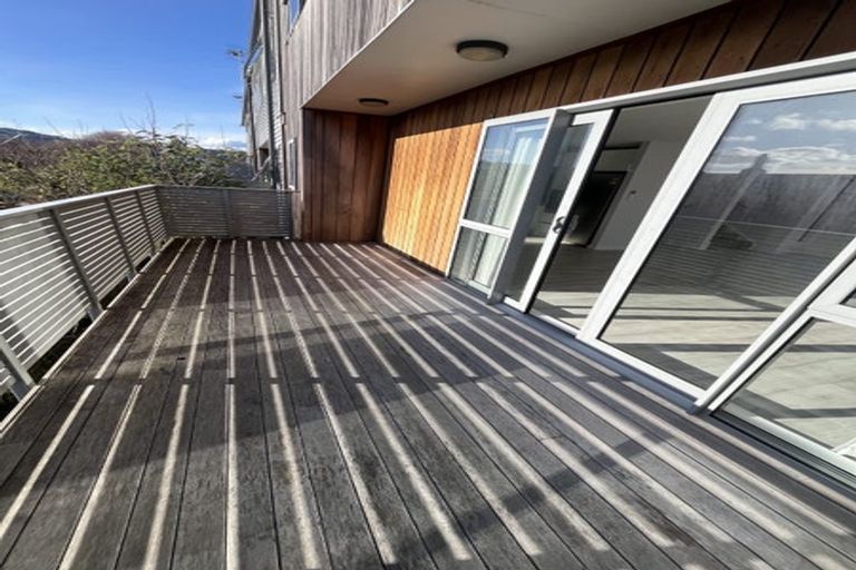 Photo of property in 2/121 Rongotai Road, Kilbirnie, Wellington, 6022