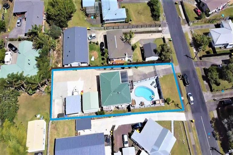 Photo of property in 5 Claridge Street, Glen Eden, Auckland, 0602