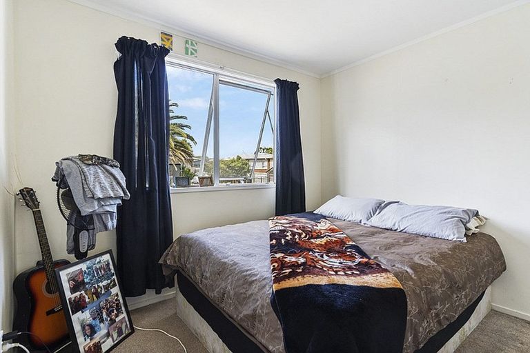 Photo of property in 12 Slim Place, Clendon Park, Auckland, 2103