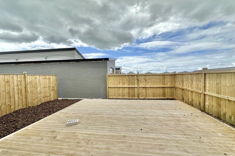 Photo of property in 6 Combat Street, Papakura, 2110