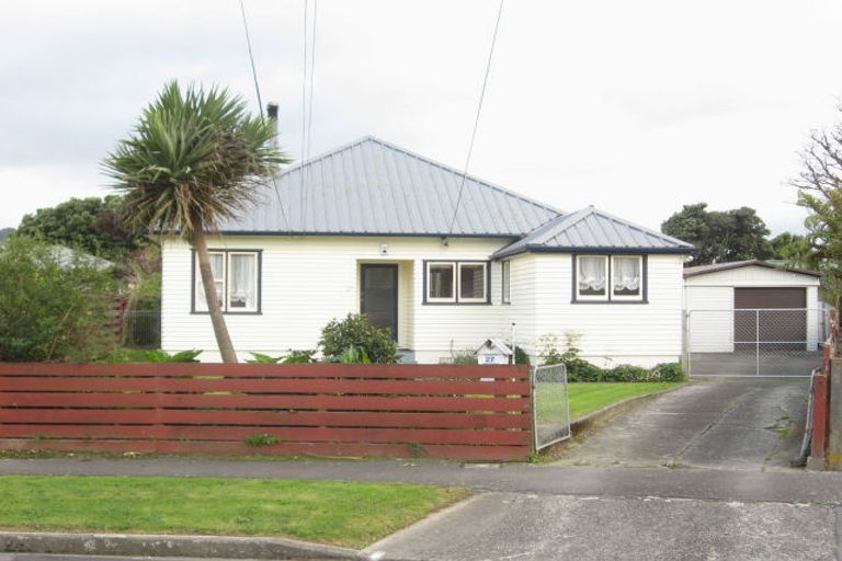 Photo of property in 27 Roberts Street, Epuni, Lower Hutt, 5011
