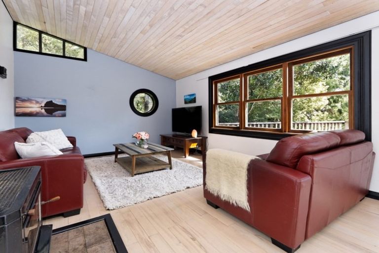 Photo of property in 107 Lone Kauri Road, Karekare, Auckland, 0772