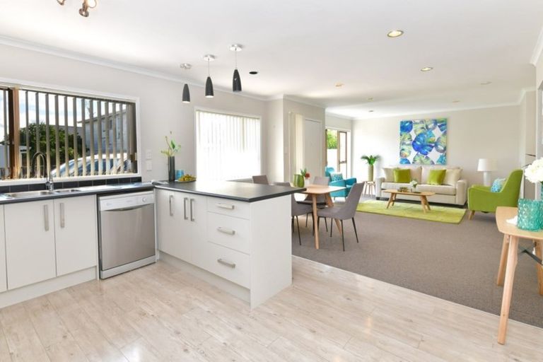 Photo of property in 2/24 Tamariki Avenue, Kelston, Auckland, 0602