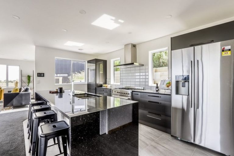 Photo of property in 103 Kakariki Grove, Waikanae, 5036