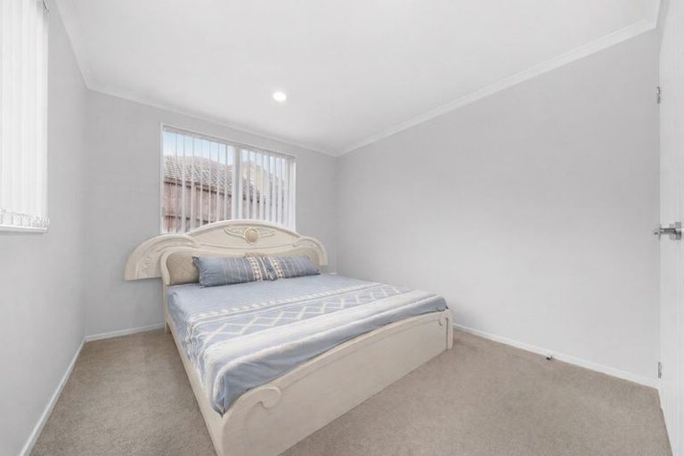 Photo of property in 51 Mt Lebanon Crescent, The Gardens, Auckland, 2105